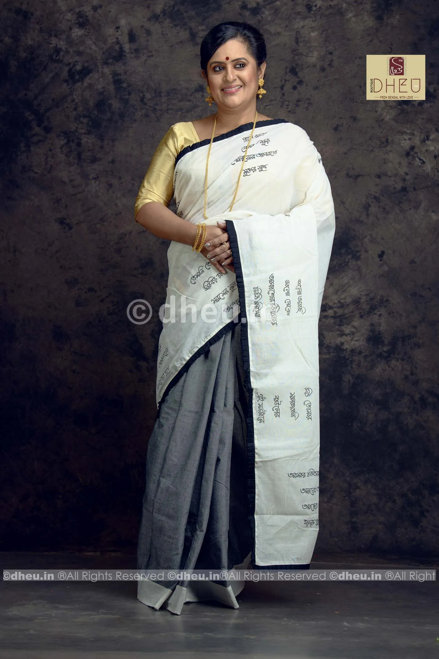 Amar Vitoro Bahire-Dheu Exclusive Applique Saree