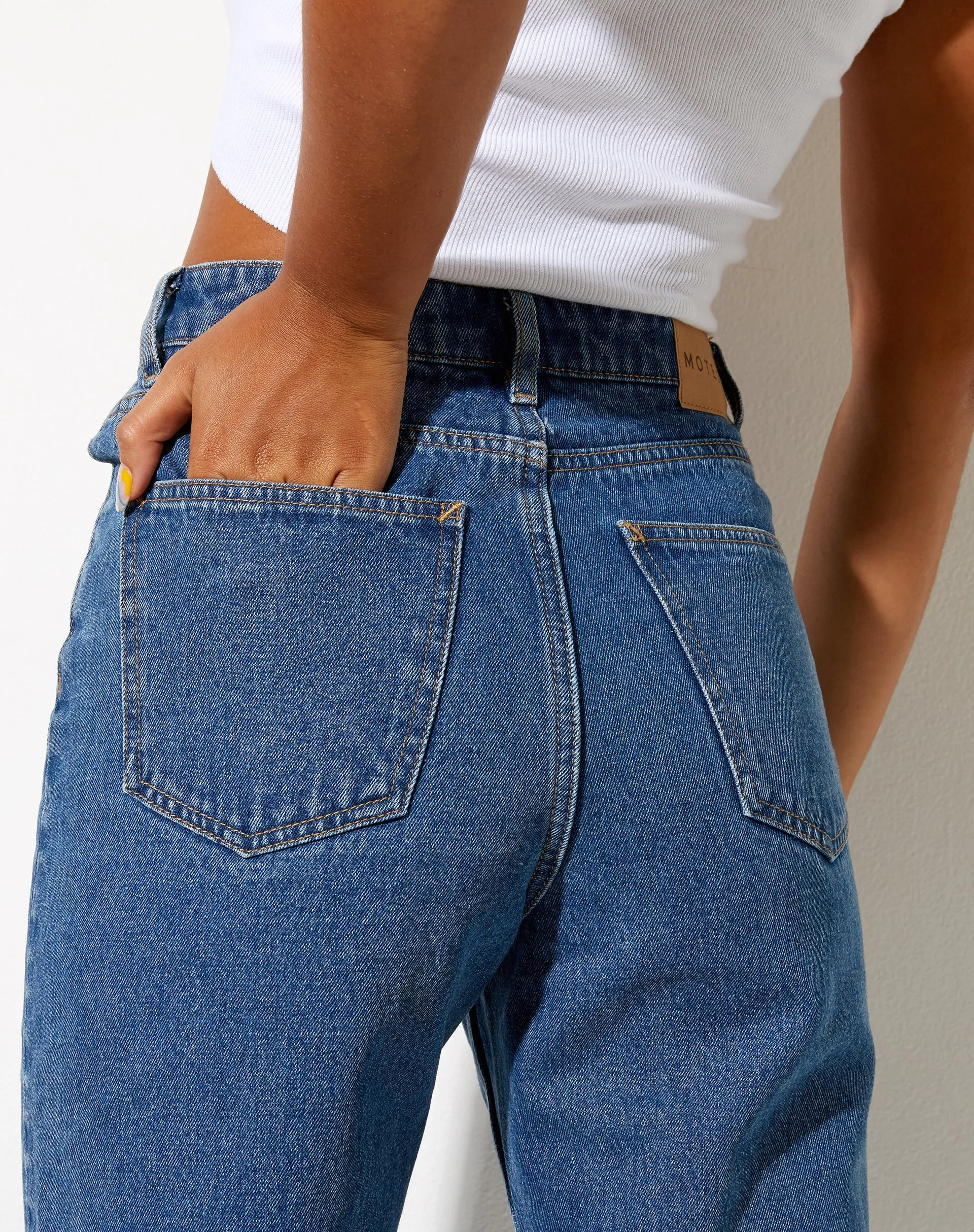 Cut Out Straight Leg Jean in Mid Wash