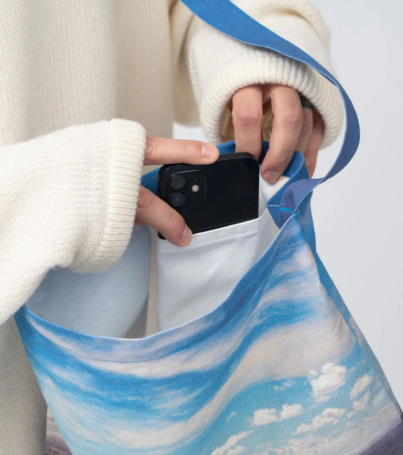 OOAL Photo Print Shoulder Bag L