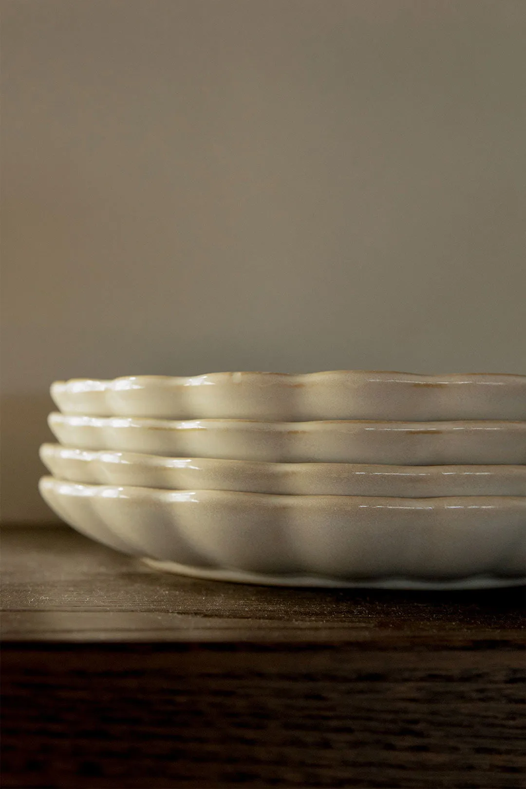 SCALLOPED DINNER PLATE